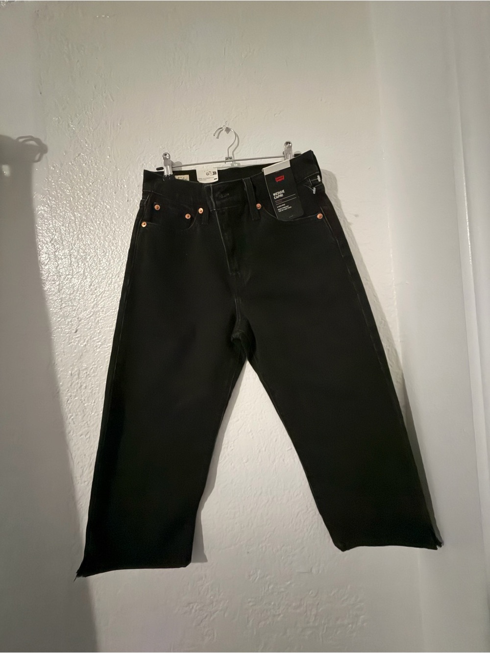Levi's Black Wedgie Capris Shorts